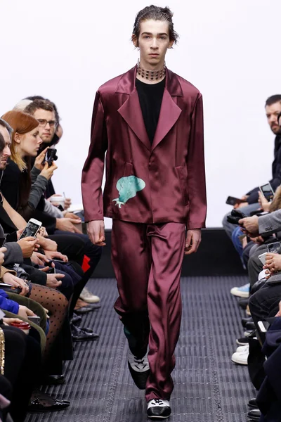 Look 18
